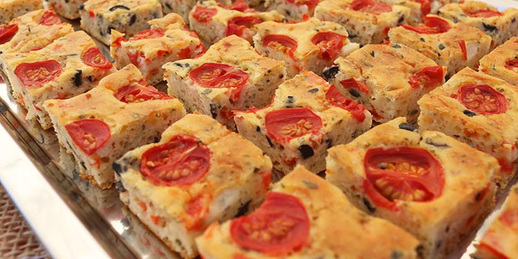 Rezept Tomaten Blechkuchen mediterranes Fingerfood