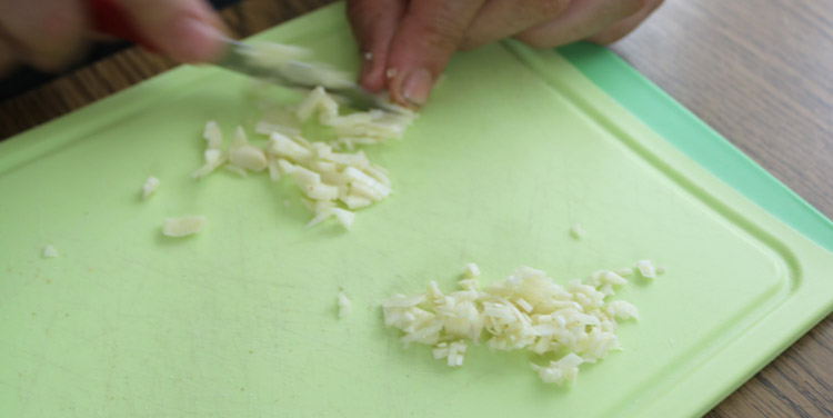 Knoblauch schneiden