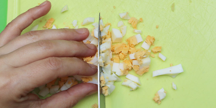 Eier für Flammkuchen mit Spargel