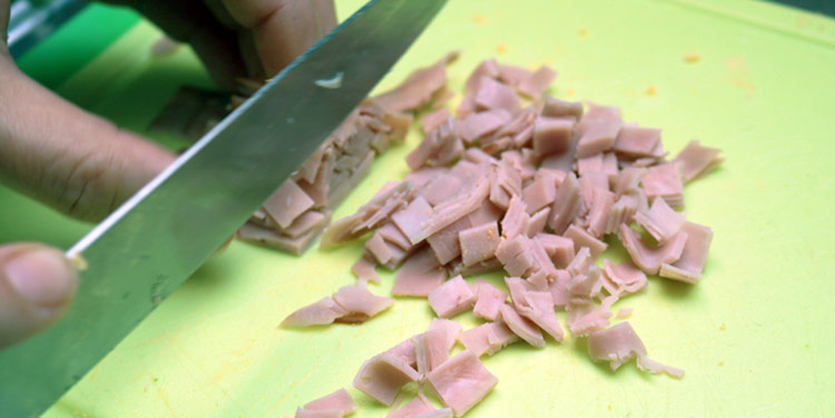 Flammkuchen mit Spargel und Brokkoli