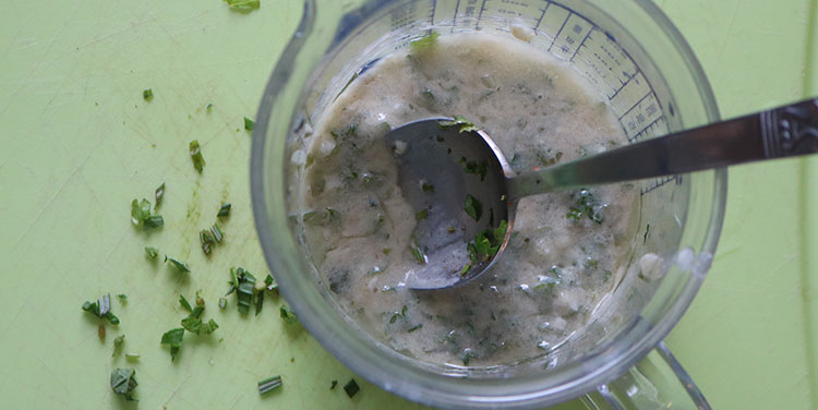 Gemischer Salat mit Huhn und Reis