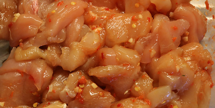 Gemischer Salat mit Huhn und Reis