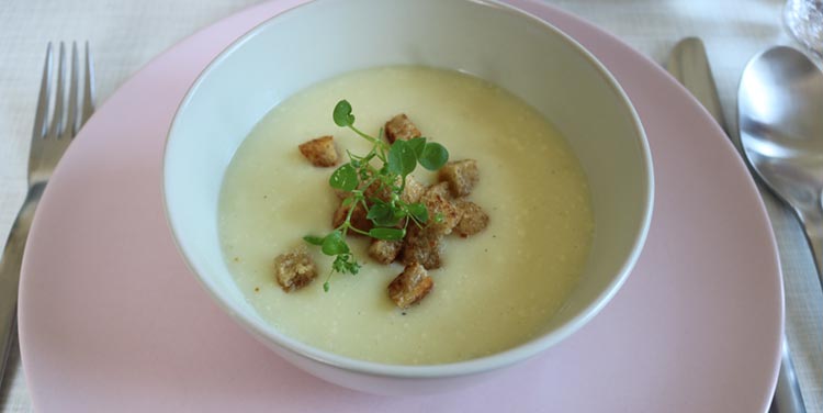 Einfaches Rezept für eine Kohlrabisuppe Kohlrabi Suppe Rezept einfach