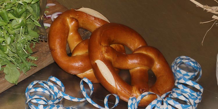 Eingefrorene Laugen-Brezen können ganz einfach aufgetaut werden. Laugen-Brezen