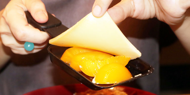 Pfirsich mit Raclettekäse