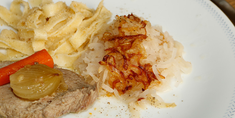 Selbstkochte Saure Rüben schmecken vor allem im Herbst einfach lecker. Saure Rüben Rezept Vorarlberg