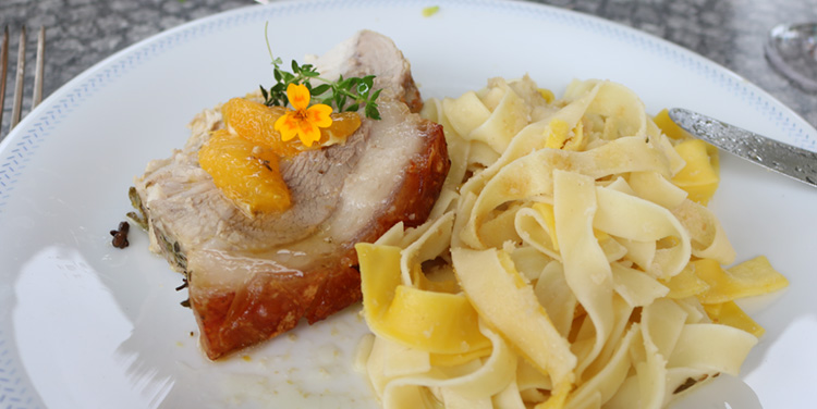 Schweinsbraten mit Schwarte Orange Thymian