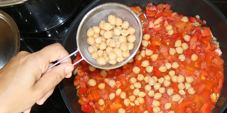 Kichererbsen in Shakshuka