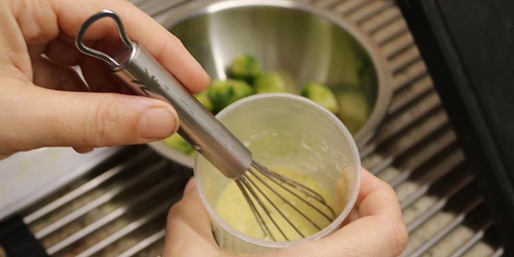 Brotwürfel schneiden