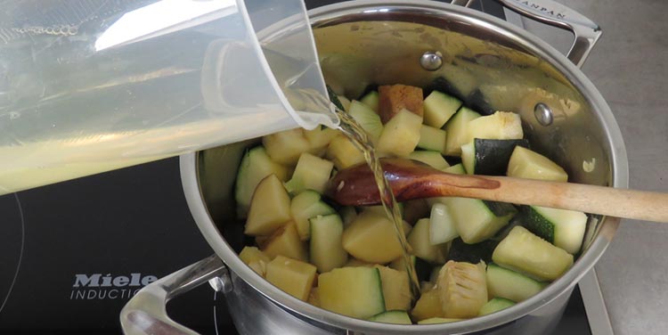 Zucchinicremesuppe Zucchinicremesuppe