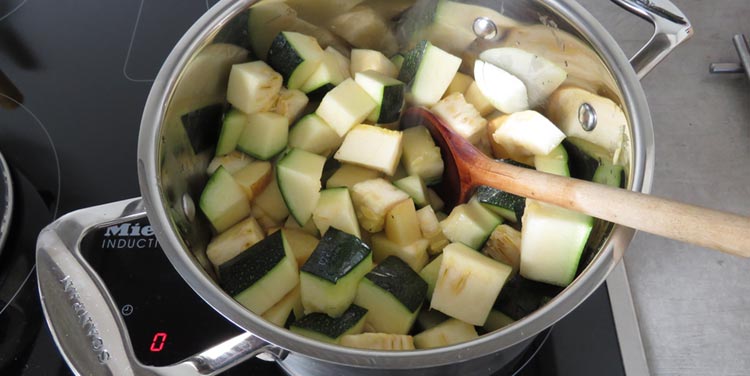 Zucchinicremesuppe Zucchinicremesuppe
