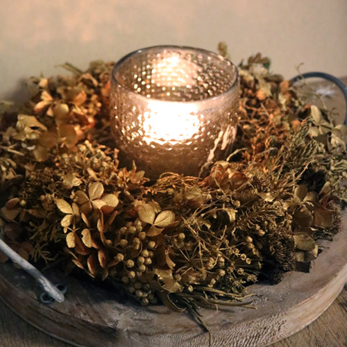 Weihnachtsdeko Trockenkranz mit Goldlack vergolden