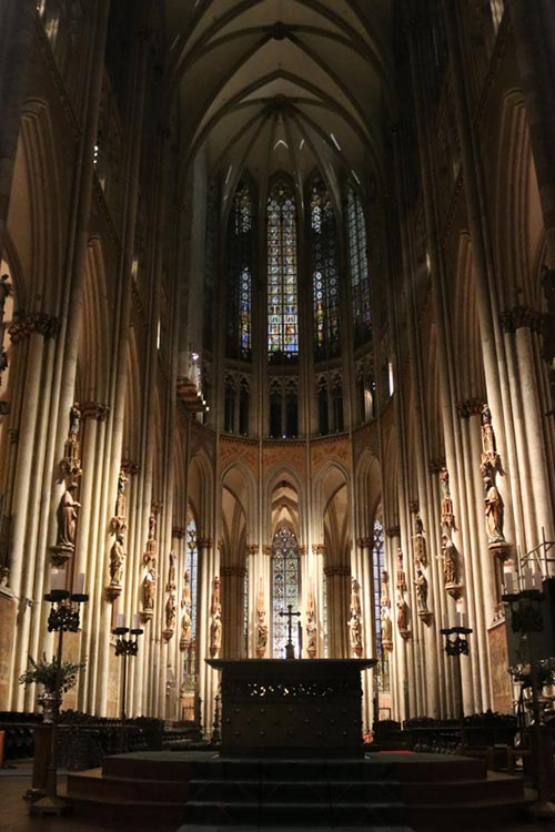 Beeindruckende Architektur im Kölner Dom Innenraum Kölner Dom