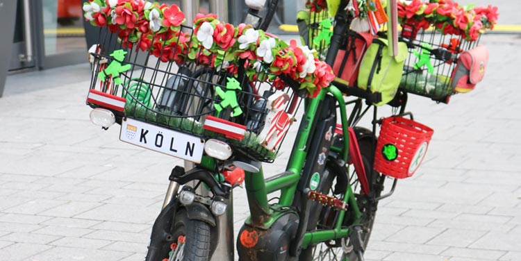 buntes FAhrrad in Köln